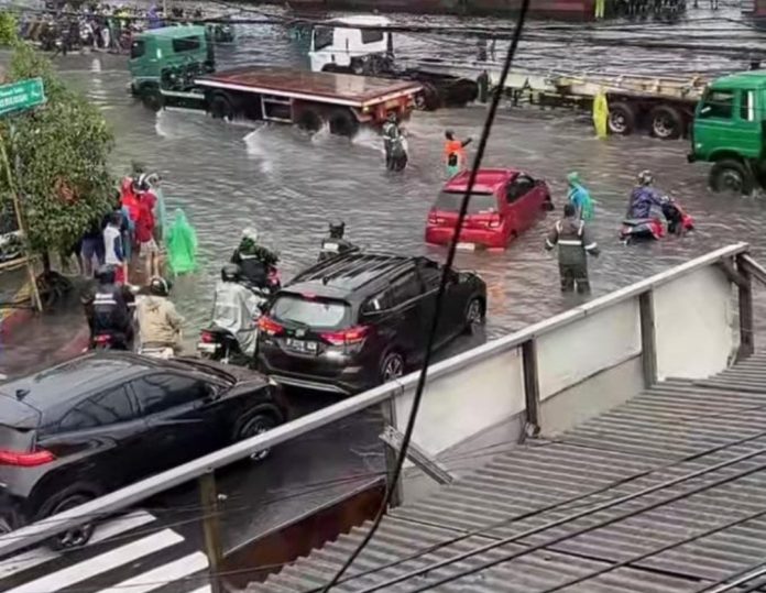 Hujan Deras Sejak Dini Hari, Sejumlah Titik di Jakarta Terendam Banjir