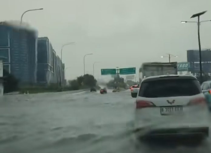 Sejumlah Jalur Menuju Bandara Soetta Tak Bisa Dilalui Akibat Banjir