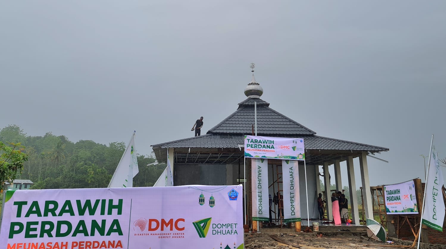 Penyintas Bencana Pidie Jaya Siap Tarawih Perdana di Meunasah Bersama Dompet Dhuafa Penyintas Bencana Pidie Jaya Siap Tarawih Perdana di Meunasah Bersama Dompet Dhuafa